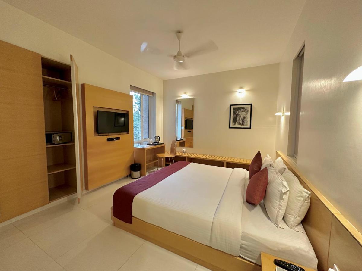 Quality Inn Patria Suites, Rajkot Exterior foto